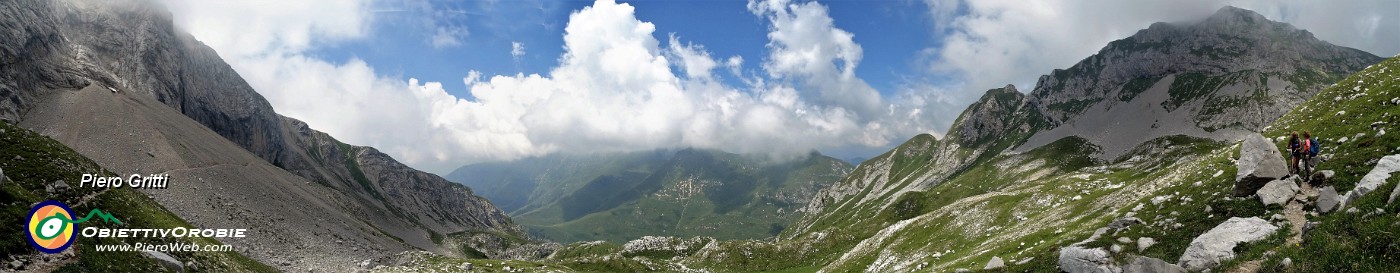 42 Nel Mandrone con vista verso la Corna Piana (a dx).jpg